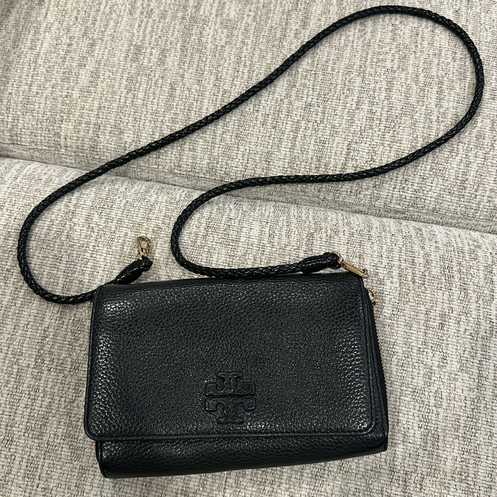 Like New Tory Burch Crossbody. 5 1/2- 8 1/2”